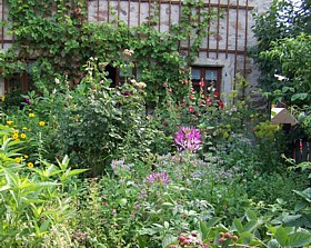 landhaus_im_stil_eines_cottagegarten.jpg